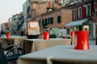 empty_restaurants_17
