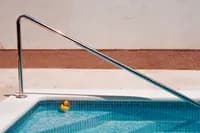 poolside_daydrinking_00